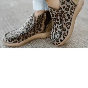 Stunning Exclusive Vintage Leopard Jayd Whipstitch Shoe. Size 9. Never worn.